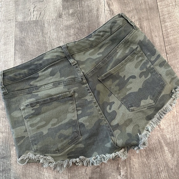 Camo denim shorts - Picture 3 of 3
